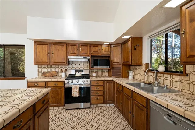 $687,000 | 155 Pinewood Way, Auburn, CA 95602