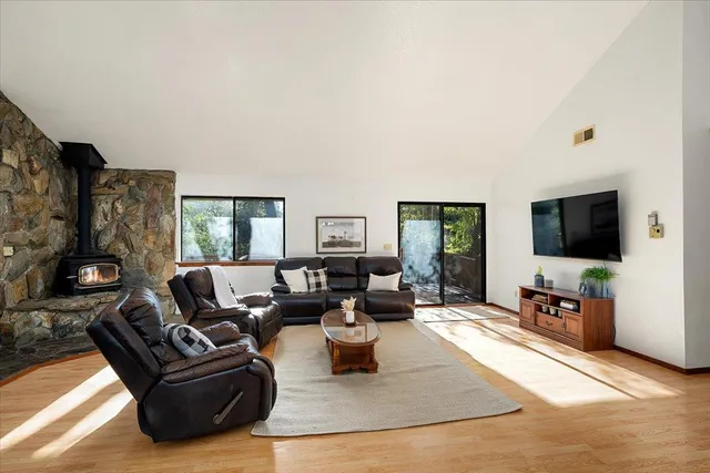 $687,000 | 155 Pinewood Way, Auburn, CA 95602