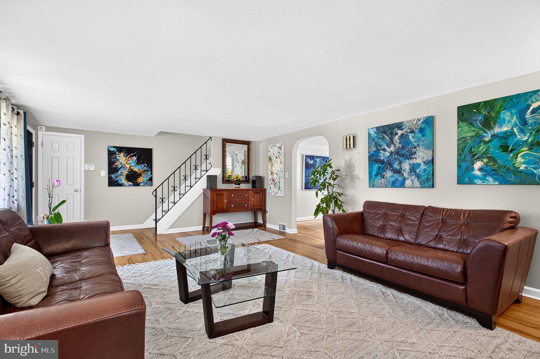 321 Buttonwood Street Hamilton, NJ 08619 - Photo 6 of 42 Light-filled living room