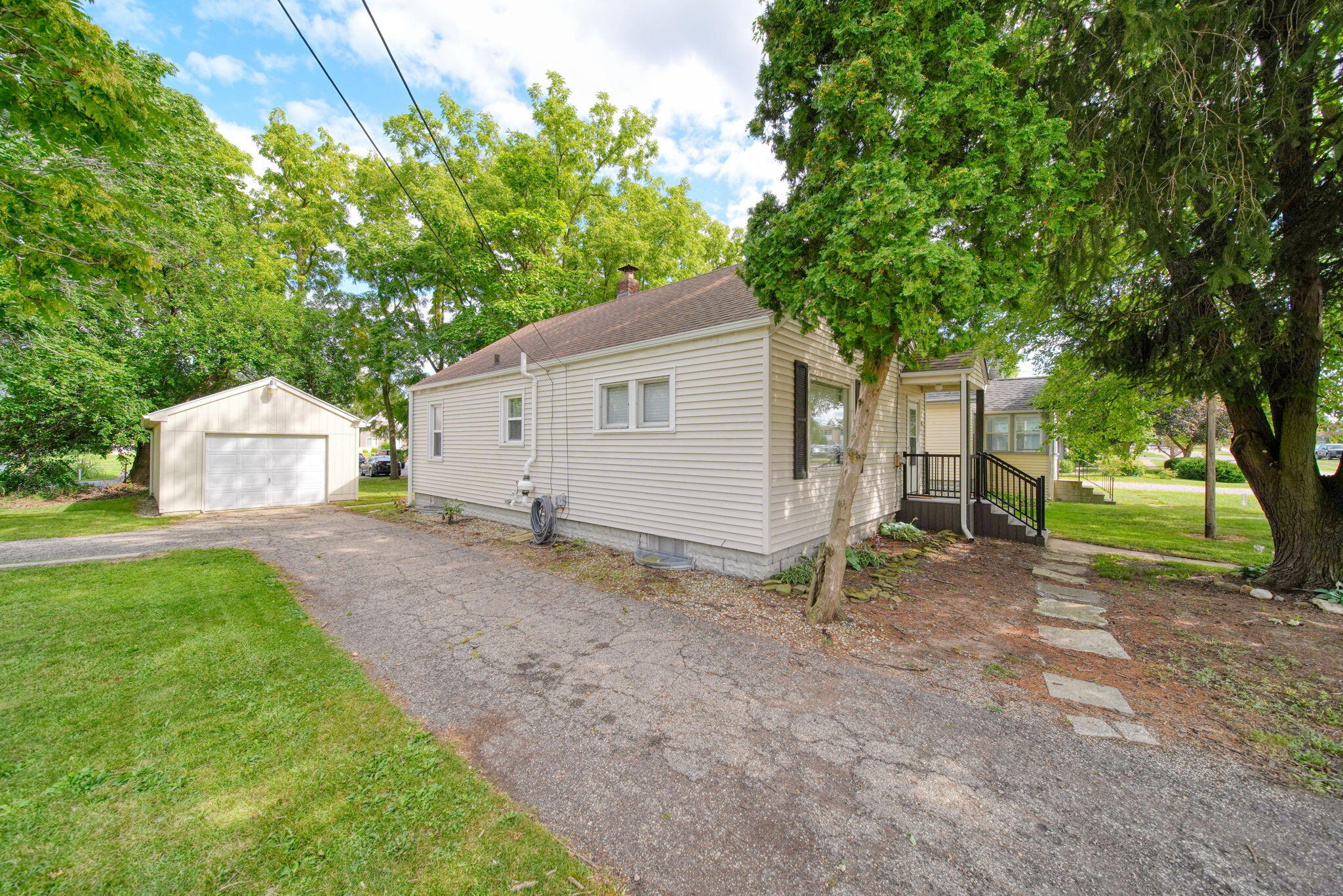 239 Cottage Street Spring Arbor, MI 49283 - Photo 4 of 35 30-web-or-mls-DSC04782_HDR