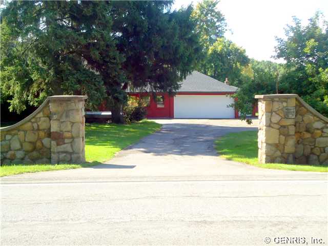 1653 Plank Road Penfield, NY 14580 - Photo 1 of 1 Exterior Front WELCOME to 1653 PLANK ROAD!
