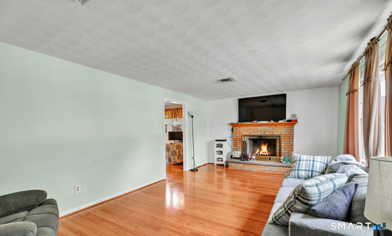 82 Crown Street Trumbull, CT 06611 - Photo 8 of 21