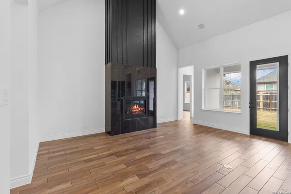 $600,000 | 15509 York, Selma, TX 78154