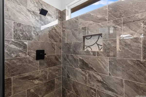 $600,000 | 15509 York, Selma, TX 78154