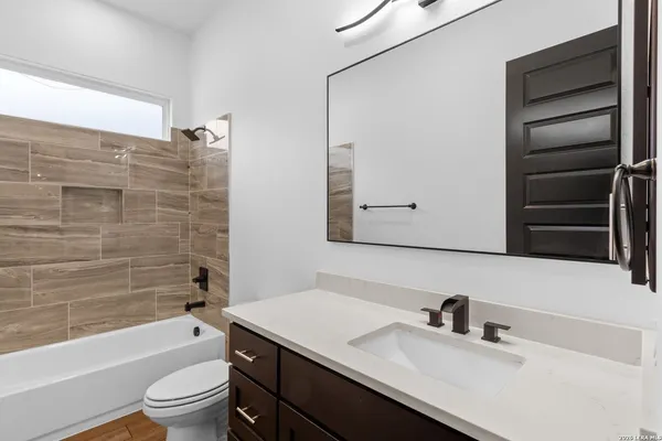 $600,000 | 15509 York, Selma, TX 78154