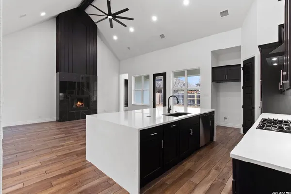 $600,000 | 15509 York, Selma, TX 78154