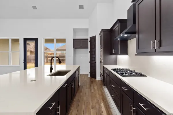 $600,000 | 15509 York, Selma, TX 78154