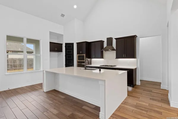 $600,000 | 15509 York, Selma, TX 78154