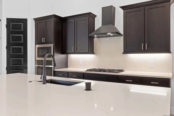 $600,000 | 15509 York, Selma, TX 78154