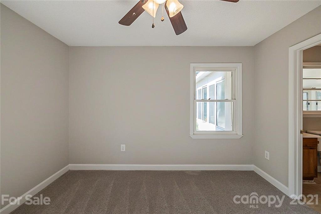 922 Capps Hill Mine Road Charlotte, NC 28216 - Photo 6 of 10 an empty room with a window