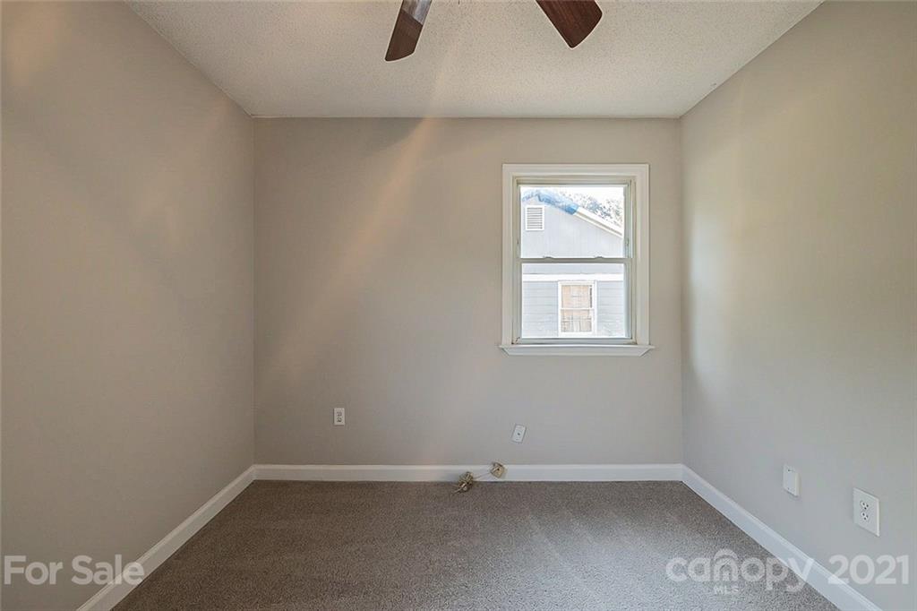 922 Capps Hill Mine Road Charlotte, NC 28216 - Photo 8 of 10 an empty room with a window