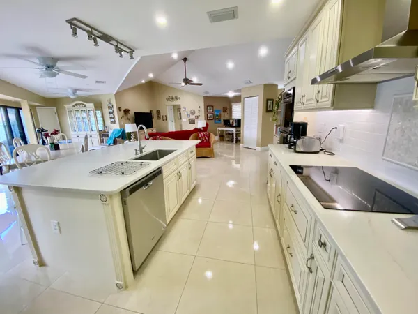 $6,500 | 1127 East Seminole Avenue, Unit 13D, Jupiter, FL 33477