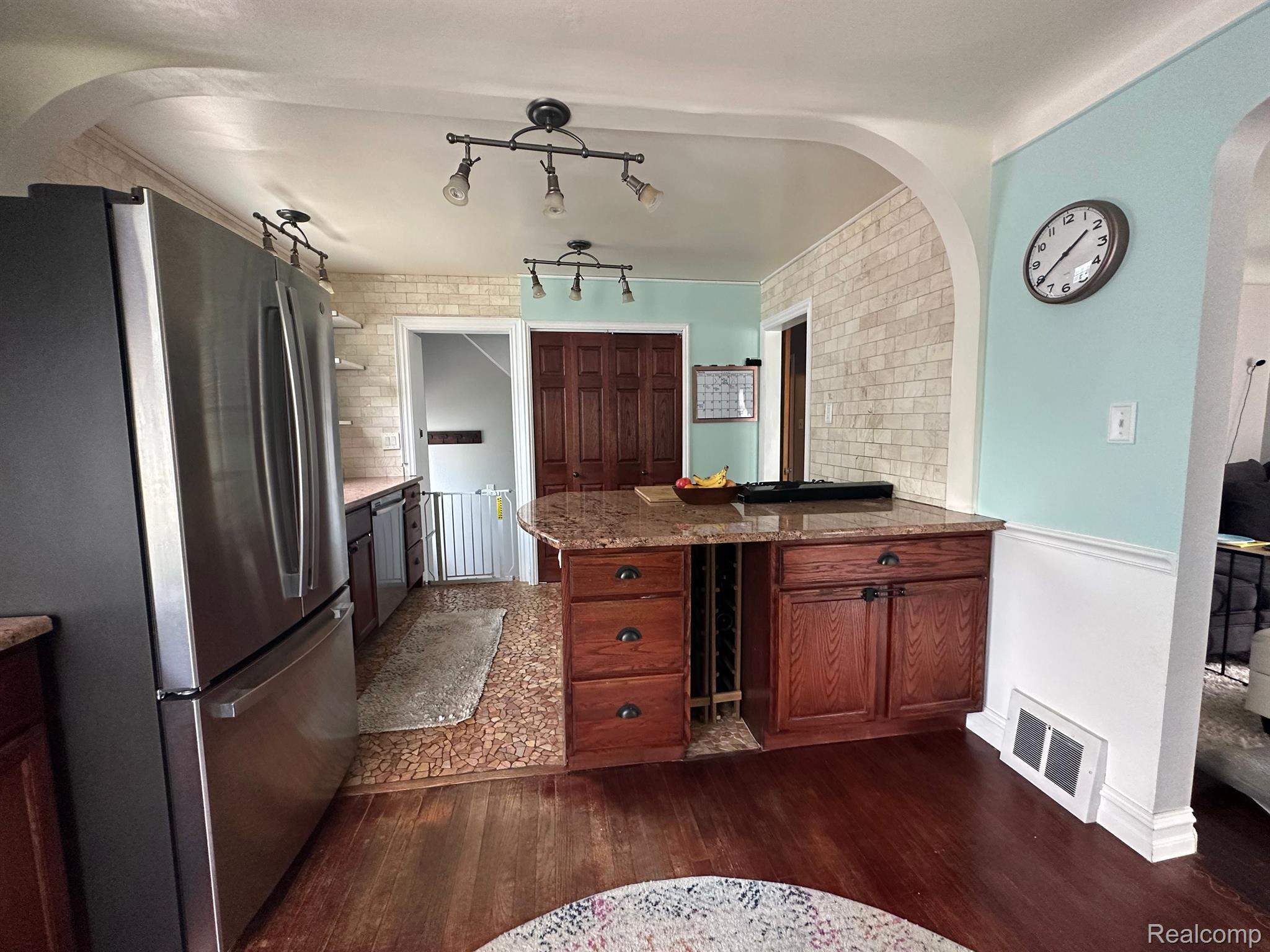 1079 Cambridge Road Berkley, MI 48072 - Photo 10 of 20 Gallery Image 10