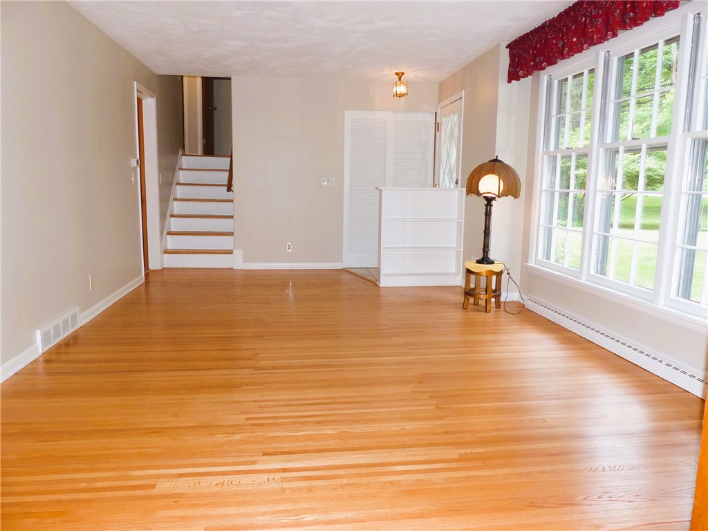 684 Marsh Road Pittsford, NY 14534 - Photo 4 of 32