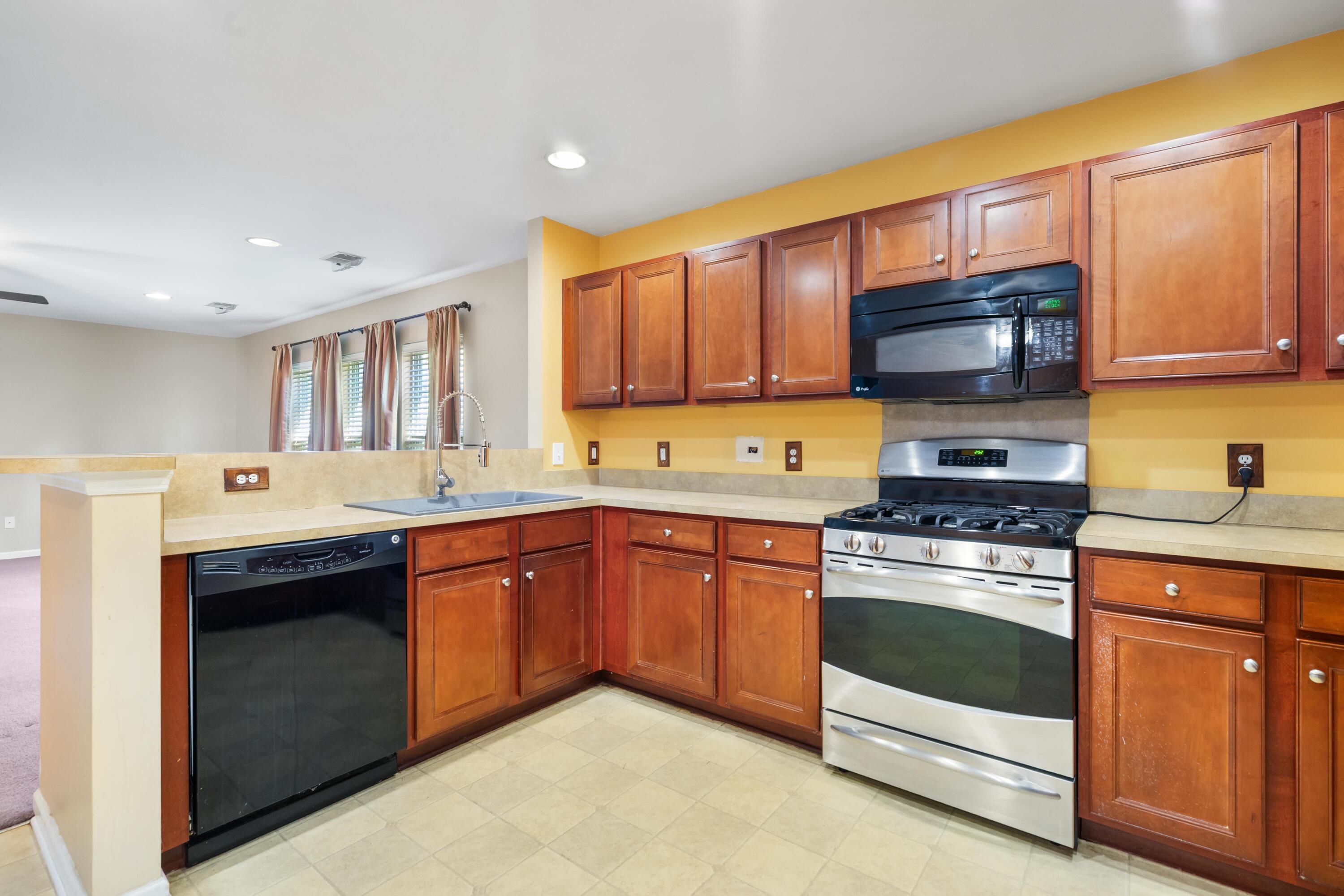 329 Briarbend Road Goose Creek, SC 29445 - Photo 5 of 35 DSC02443