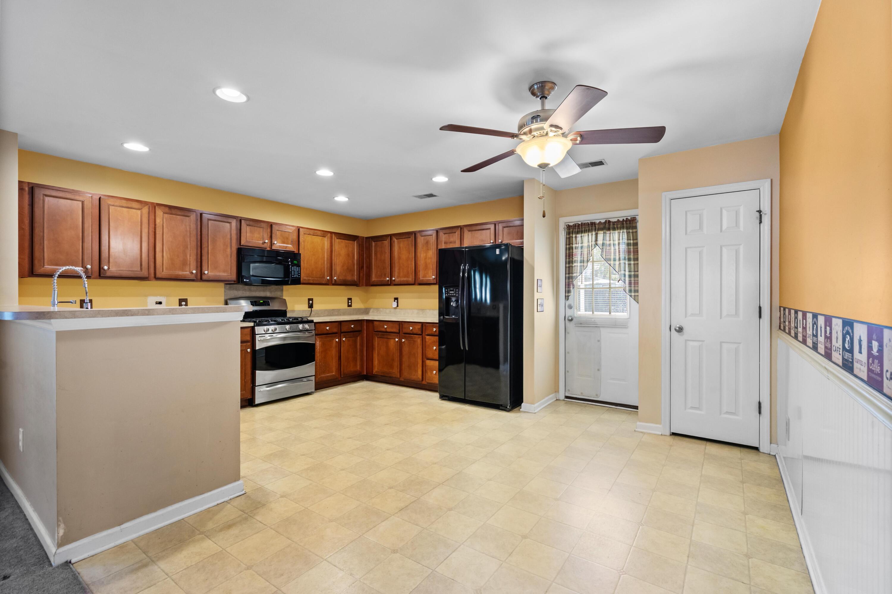 329 Briarbend Road Goose Creek, SC 29445 - Photo 7 of 35 DSC02438