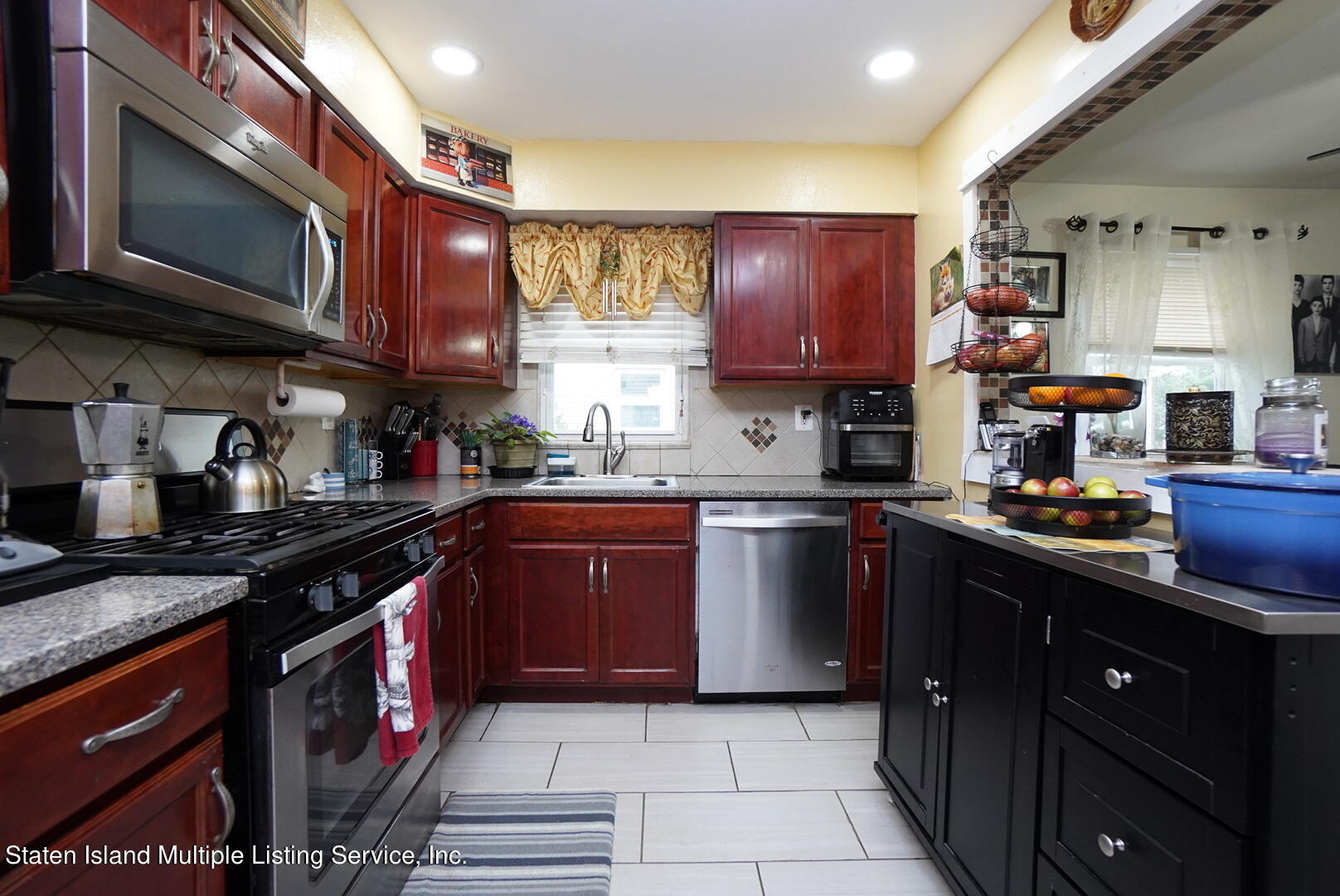 545 Riga Street Staten Island, NY 10306 - Photo 12 of 37 Kitchen