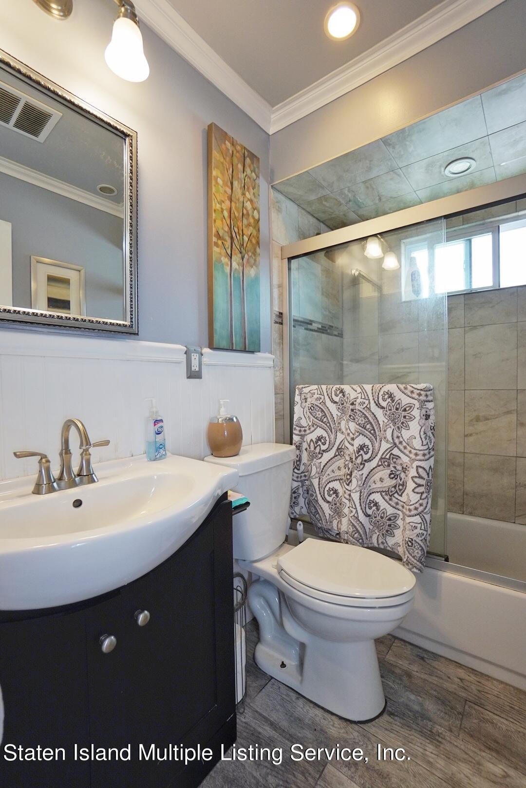 545 Riga Street Staten Island, NY 10306 - Photo 24 of 37 Shared Full Bathroom