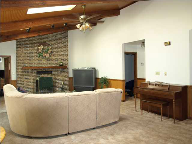 7203 Old State Road Evansville, IN 47711 - Photo 3 of 21 Gallery Image 3