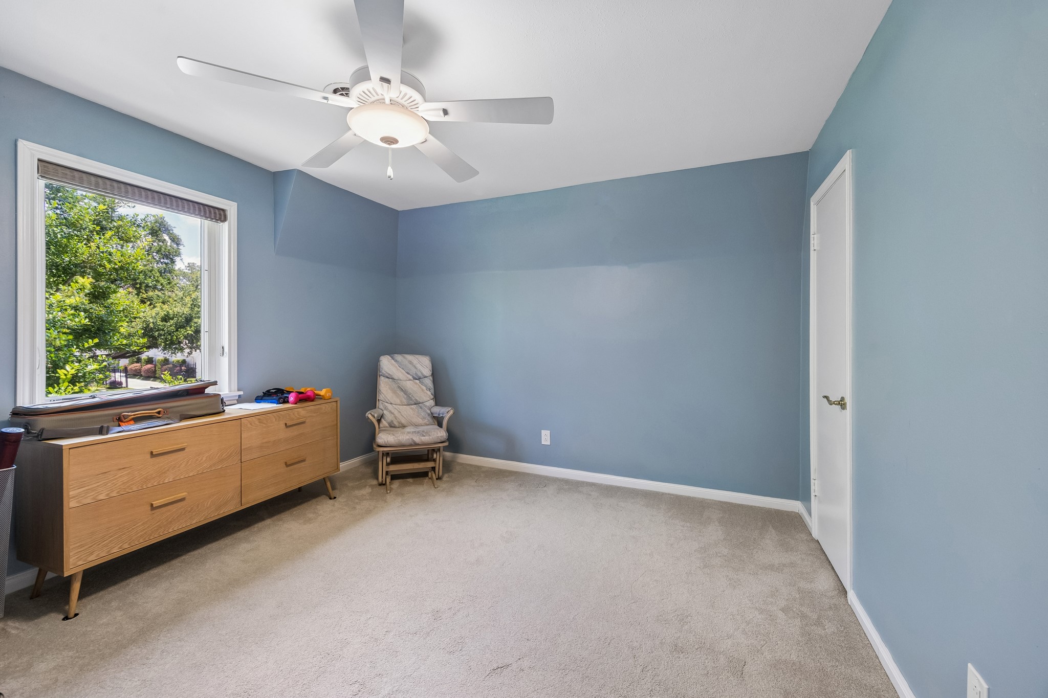922 Old Lake Road Houston, TX 77057 - Photo 21 of 24 Secondary bedroom #2 upstairs