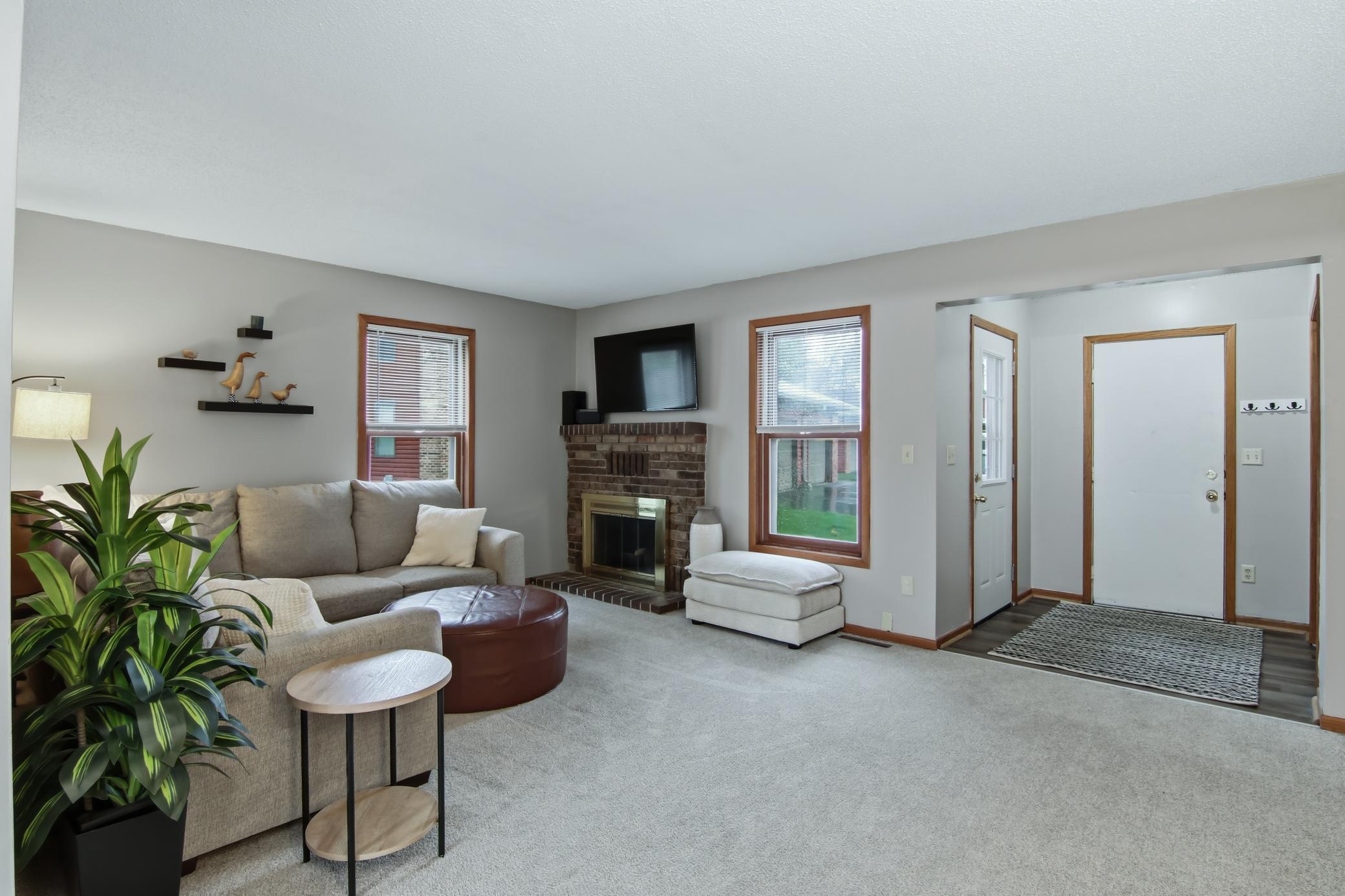 531 Hunter Hill Road Hudson, WI 54016 - Photo 4 of 30