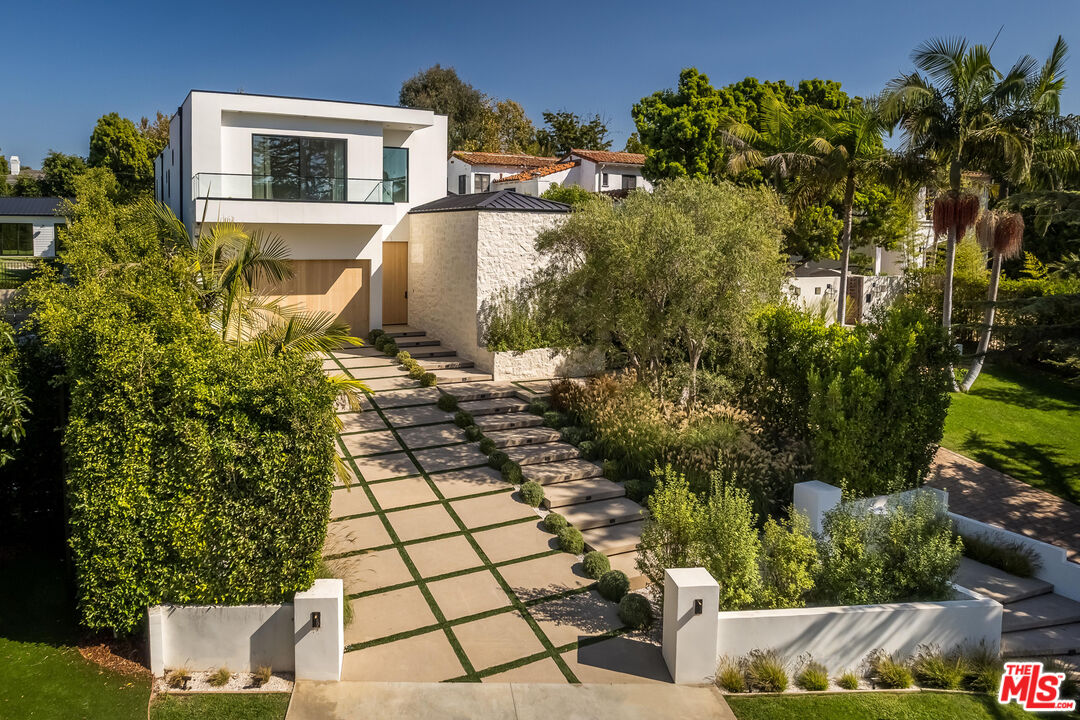 324 South Medio Drive Los Angeles, CA 90049 - Photo 2 of 30