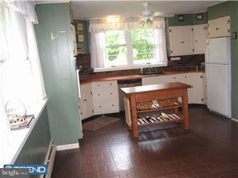 2360 North Pleasantview Road Pottstown, PA 19464 - Photo 2 of 12 Kitchen
