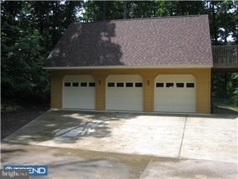 2360 North Pleasantview Road Pottstown, PA 19464 - Photo 10 of 12 Garage