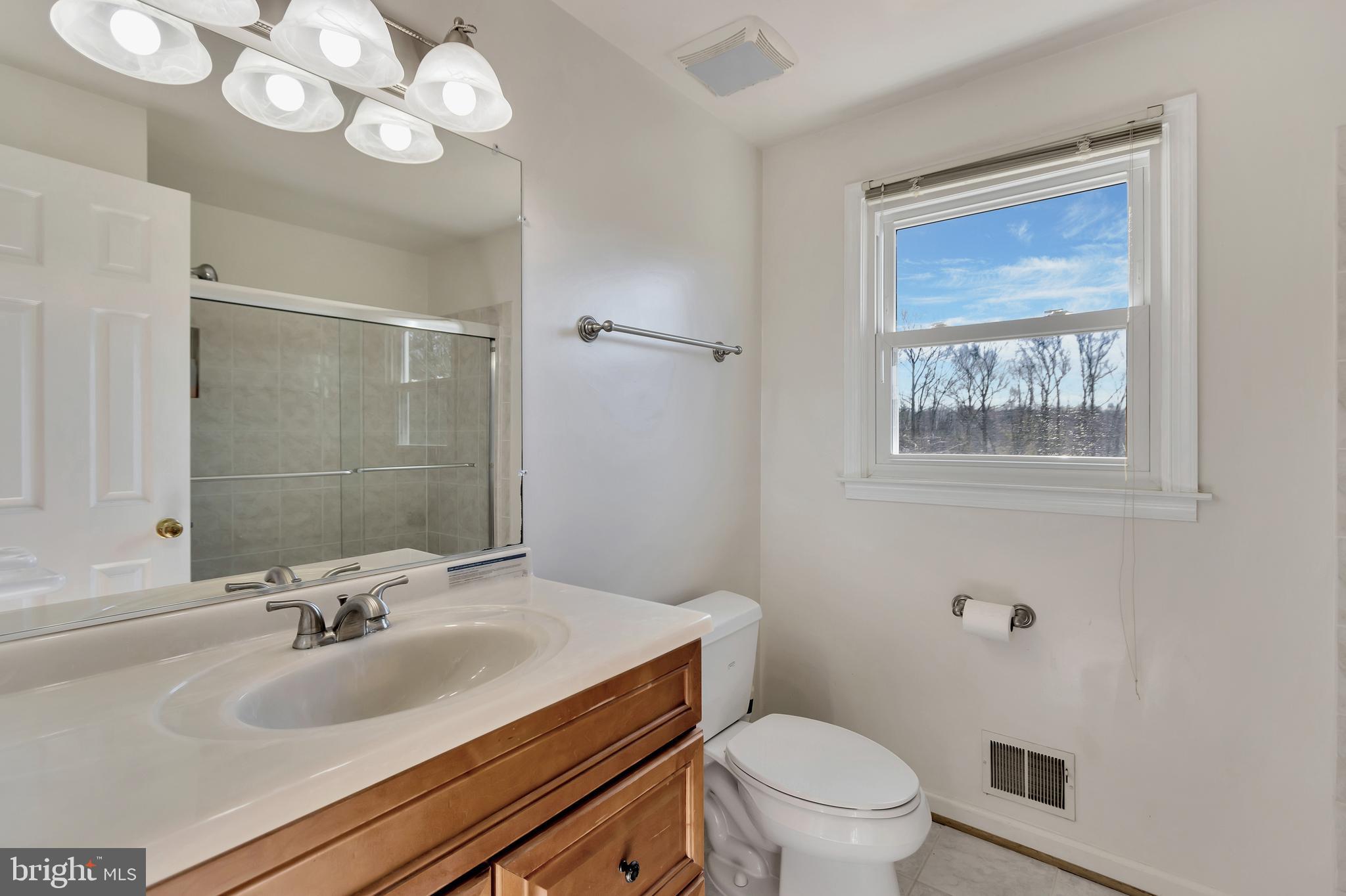 2228 Deckman Lane Silver Spring, MD 20906 - Photo 27 of 39 Hall full bath