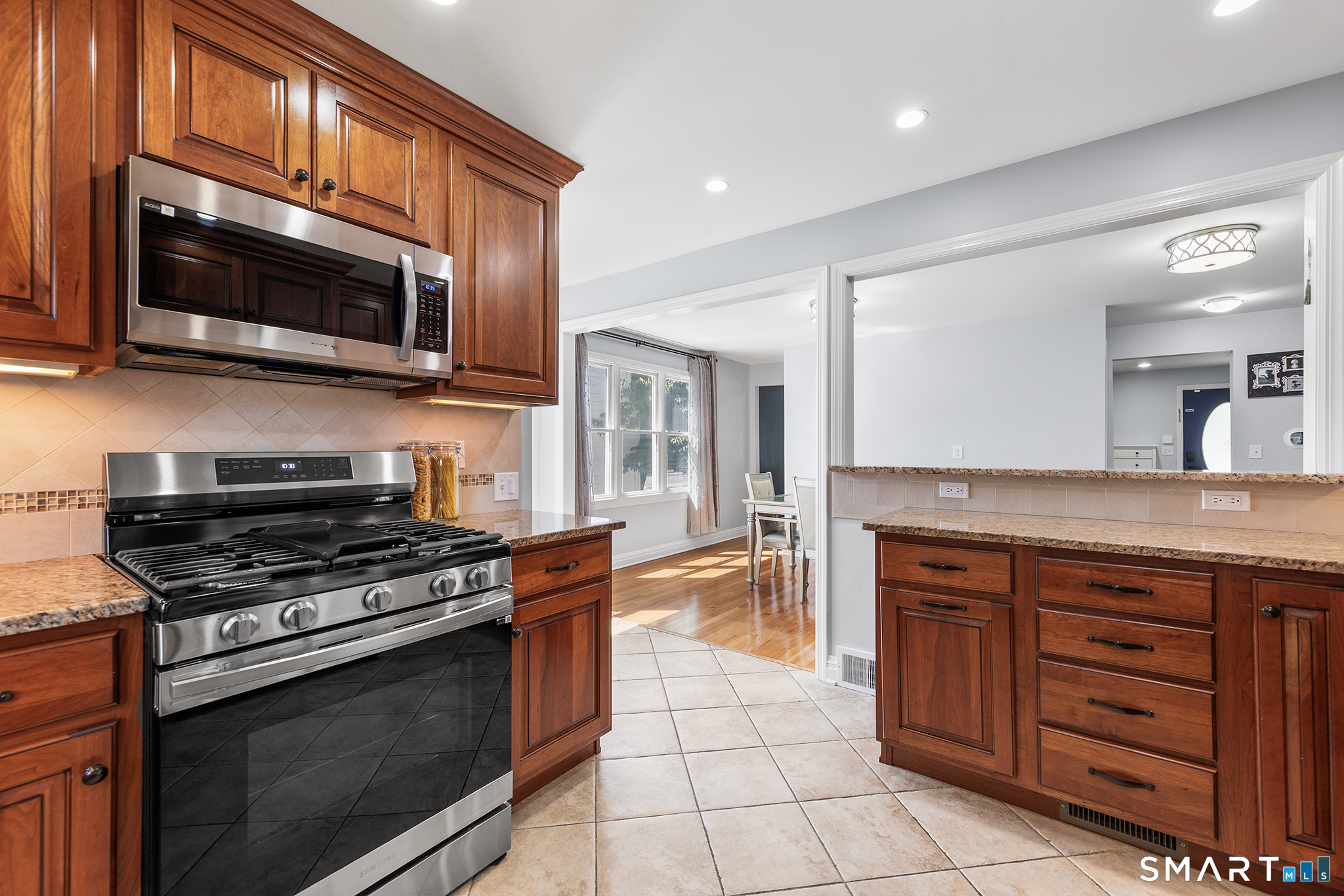 1710 Stratfield Road Fairfield, CT 06825 - Photo 5 of 40