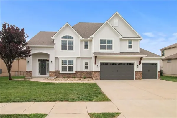 $725,000 | 1854 Northeast Park Ridge Drive, Lee's Summit, MO 64064