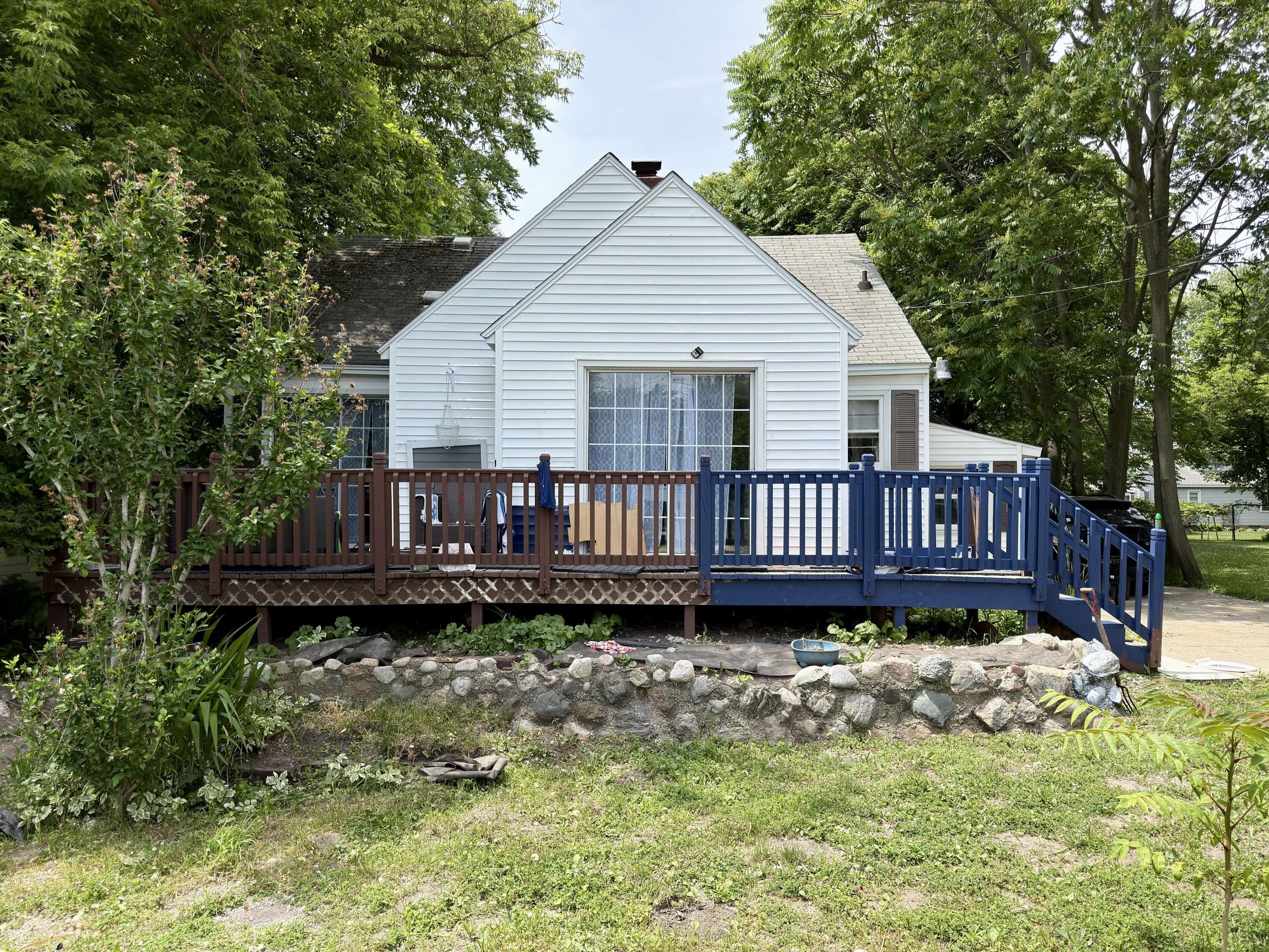 820 Oak Street Manistee, MI 49660 - Photo 2 of 18 IMG_3976