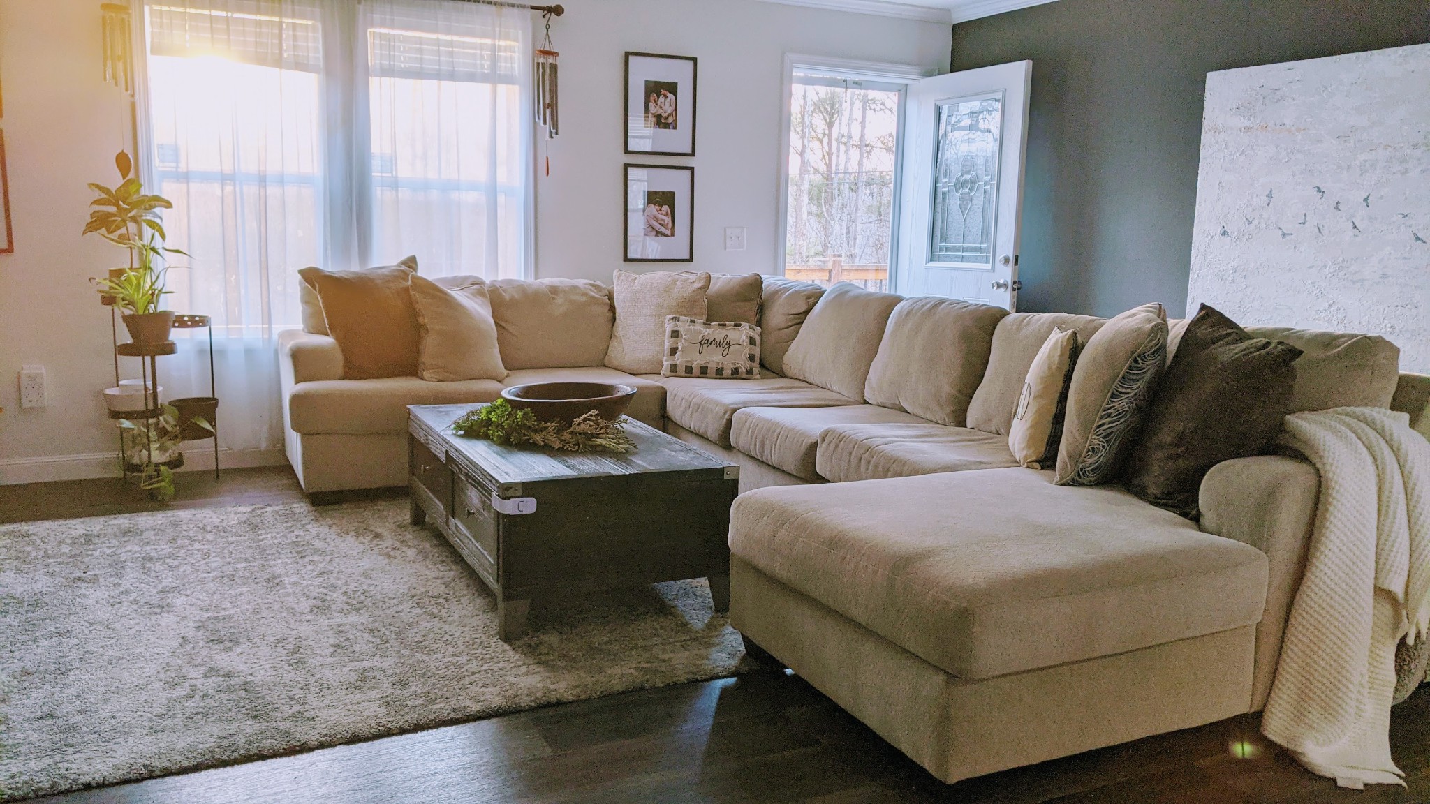 531 Pea Ridge Road Chestnut Mound, TN 38552 - Photo 2 of 91 a living room with furniture and a large window