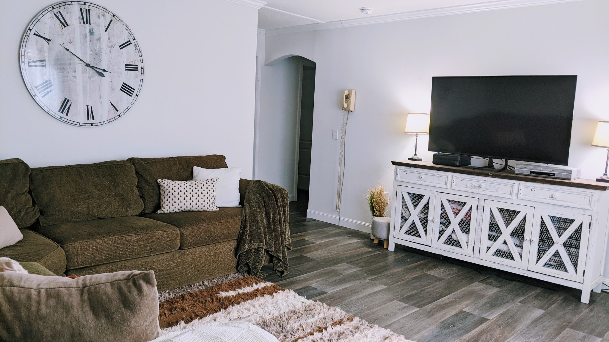531 Pea Ridge Road Chestnut Mound, TN 38552 - Photo 69 of 91 a living room with furniture and a flat screen tv