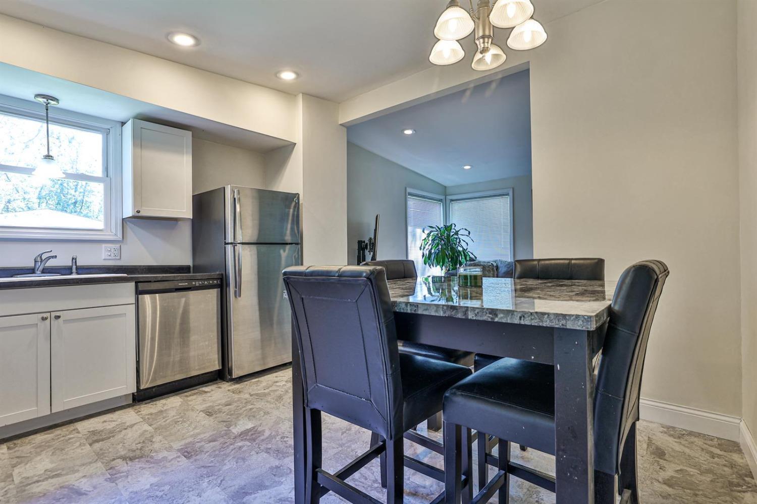 3177 Crest Road Cincinnati, OH 45251 - Photo 11 of 35 Gallery Image 11