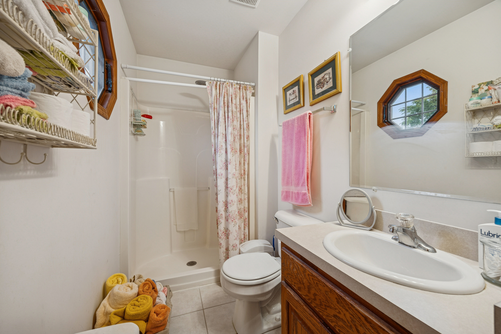 5524 Christopher Drive Oak Forest, IL 60452 - Photo 15 of 20 a bathroom with a sink toilet and shower