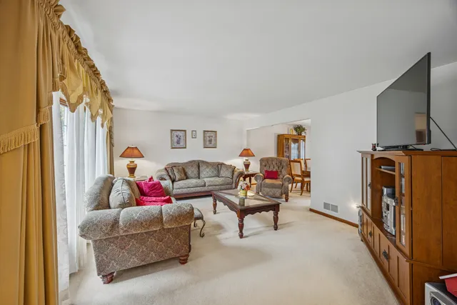 $388,900 | 5524 Christopher Drive, Oak Forest, IL 60452