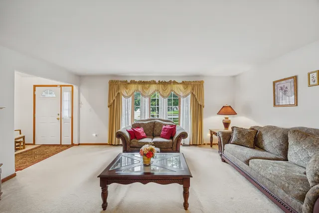 $388,900 | 5524 Christopher Drive, Oak Forest, IL 60452