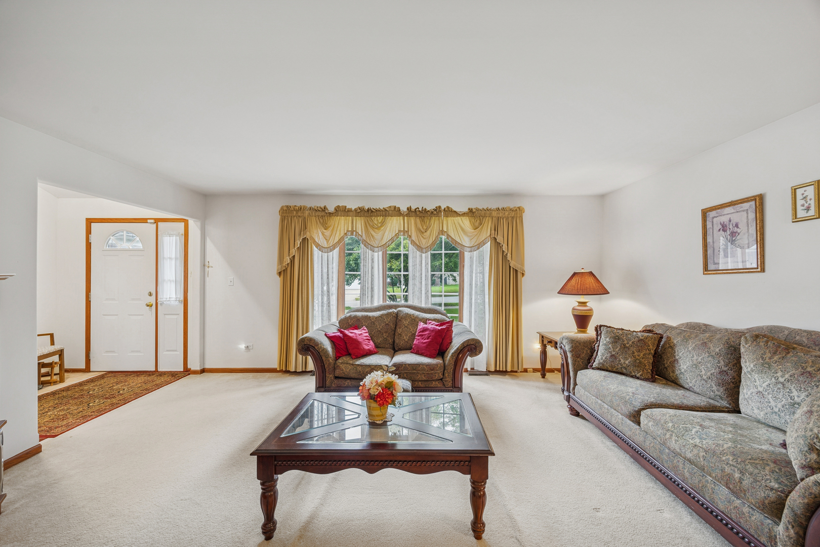 5524 Christopher Drive Oak Forest, IL 60452 - Photo 4 of 20 a living room with furniture and a large window