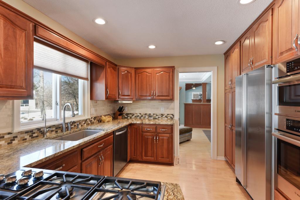 2212 Oakland Road Minnetonka, MN 55305 - Photo 25 of 51 Gallery Image 25