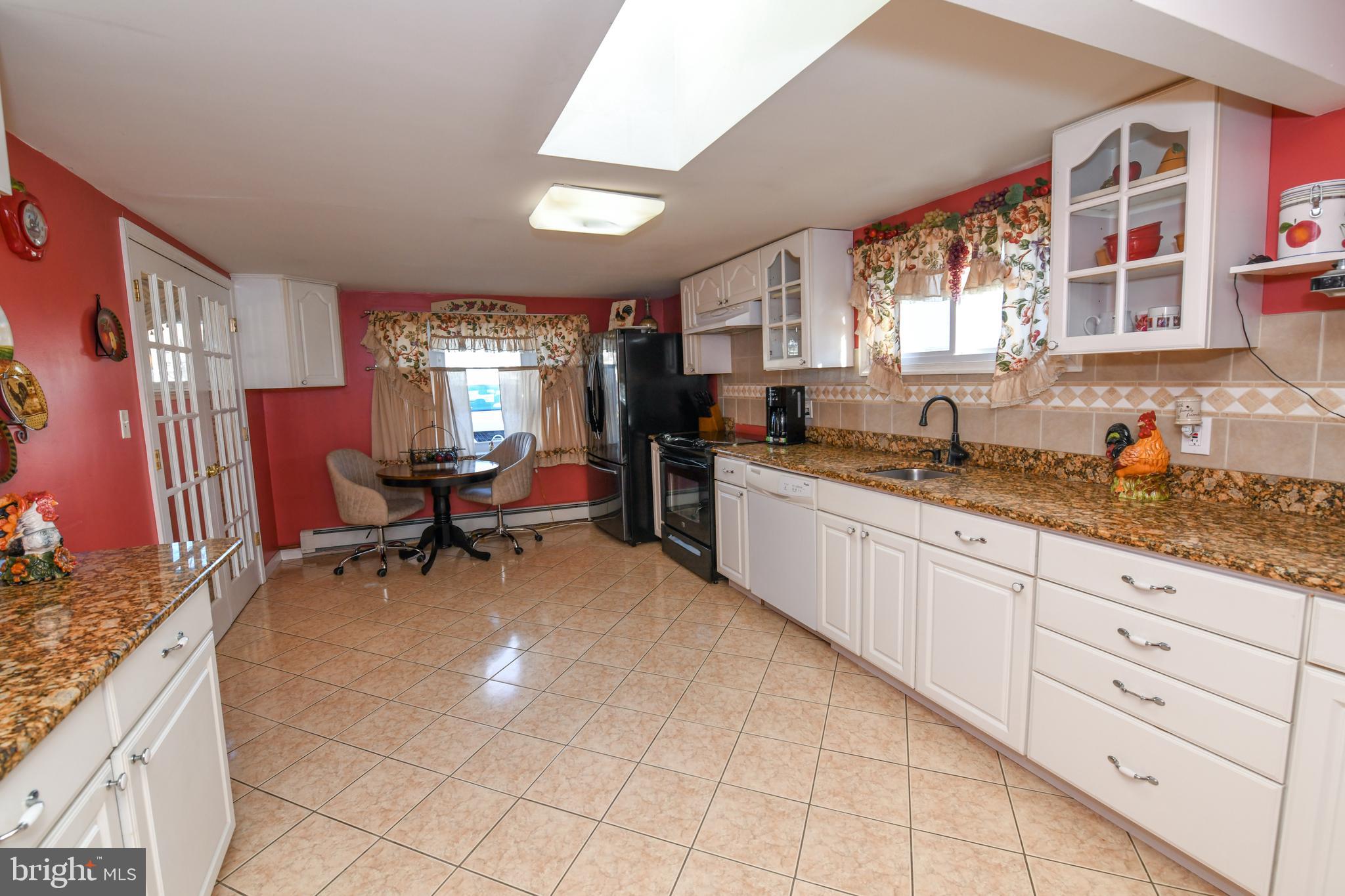 40 Inland Road Levittown, PA 19057 - Photo 8 of 17 Gallery Image 8