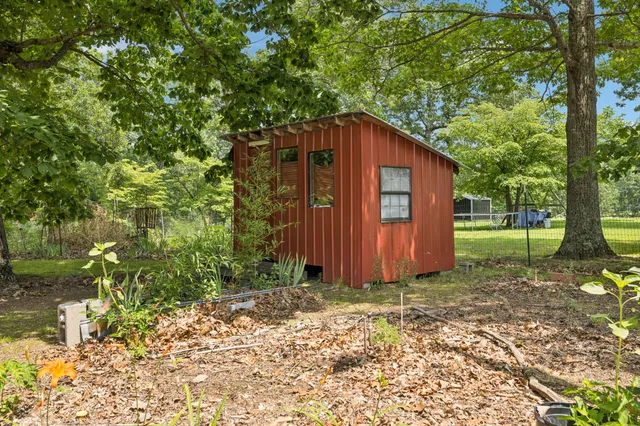 a view of a yard in front of house