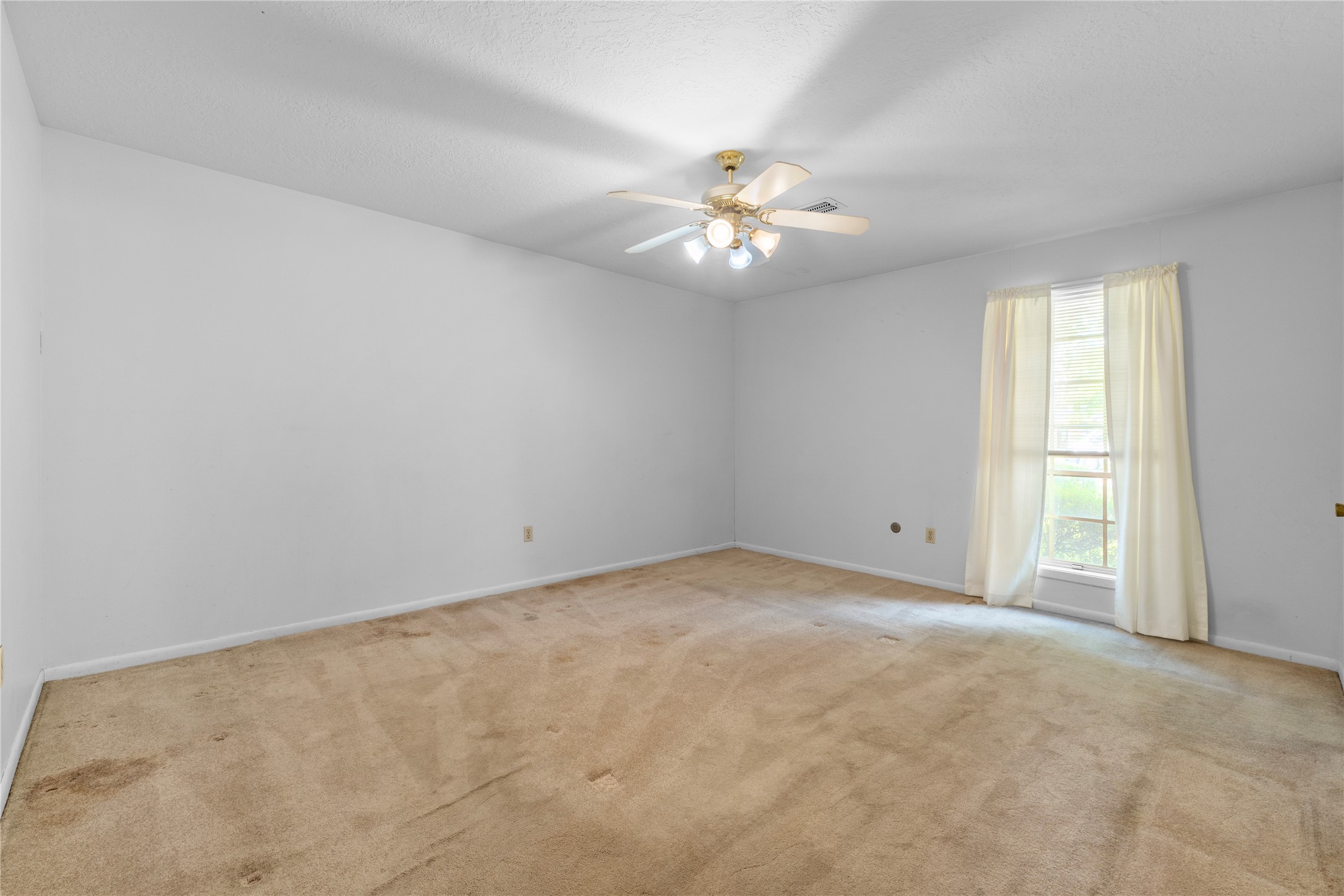 2117 South Houston Road Pasadena, TX 77502 - Photo 18 of 28 Primary Bedroom