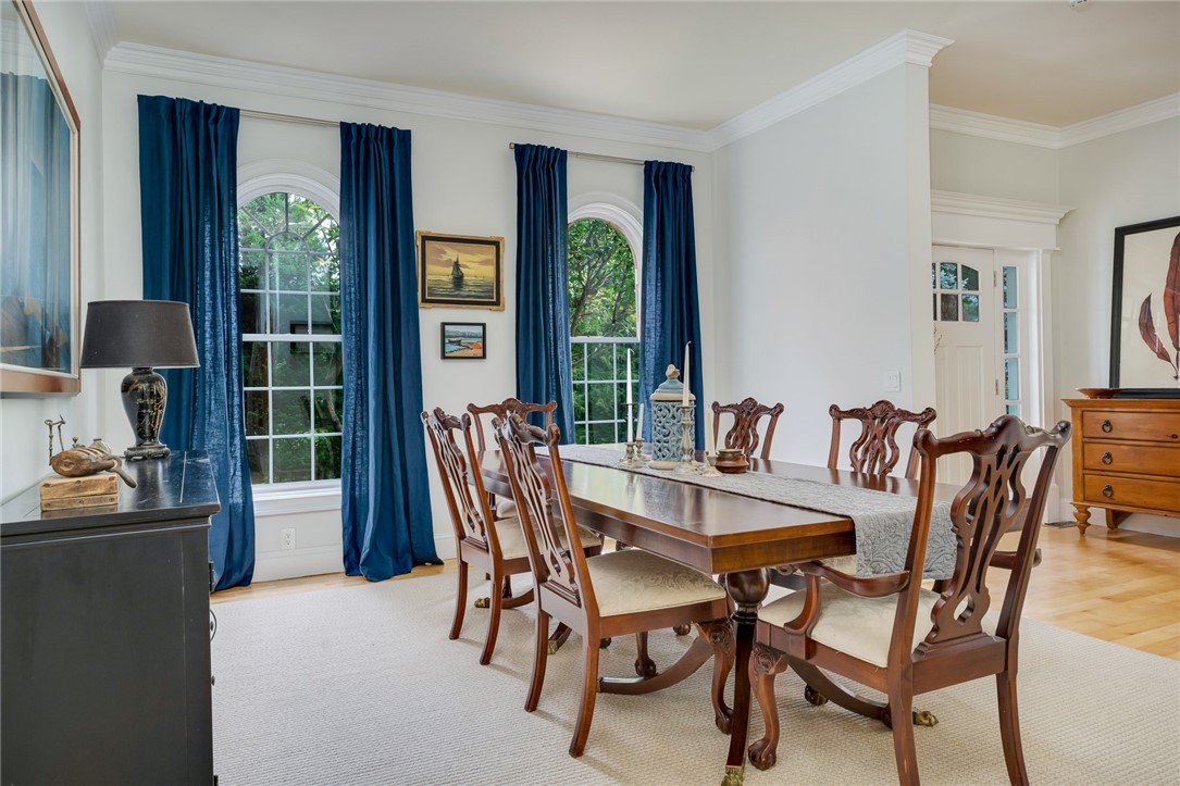 332 Log Road Smithfield, RI 02917 - Photo 16 of 40 Dining room