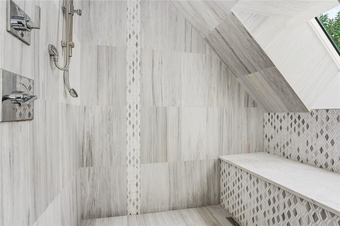 332 Log Road Smithfield, RI 02917 - Photo 26 of 40 Master bath