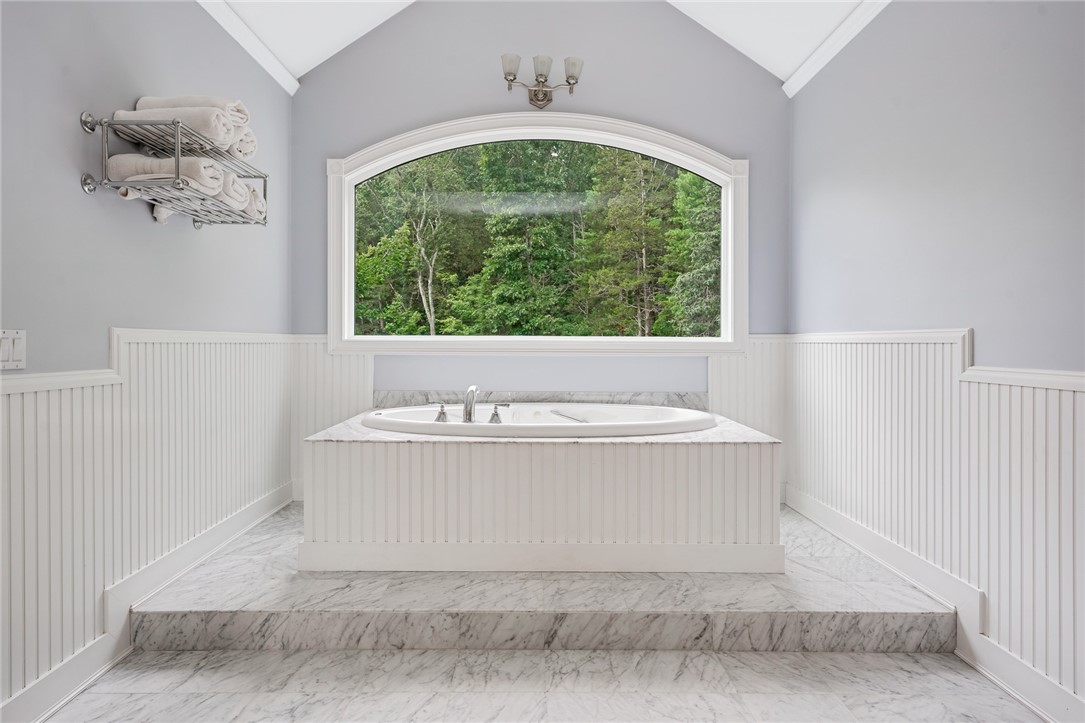 332 Log Road Smithfield, RI 02917 - Photo 27 of 40 Master bath