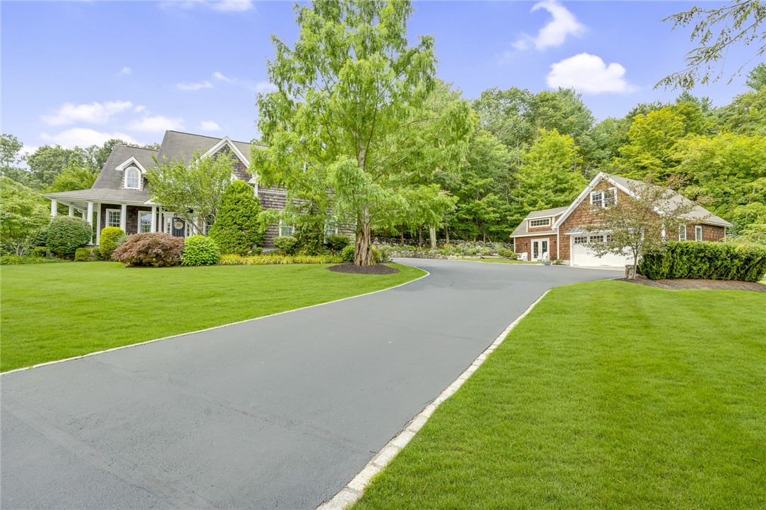 332 Log Road Smithfield, RI 02917 - Photo 4 of 40 Driveway approach