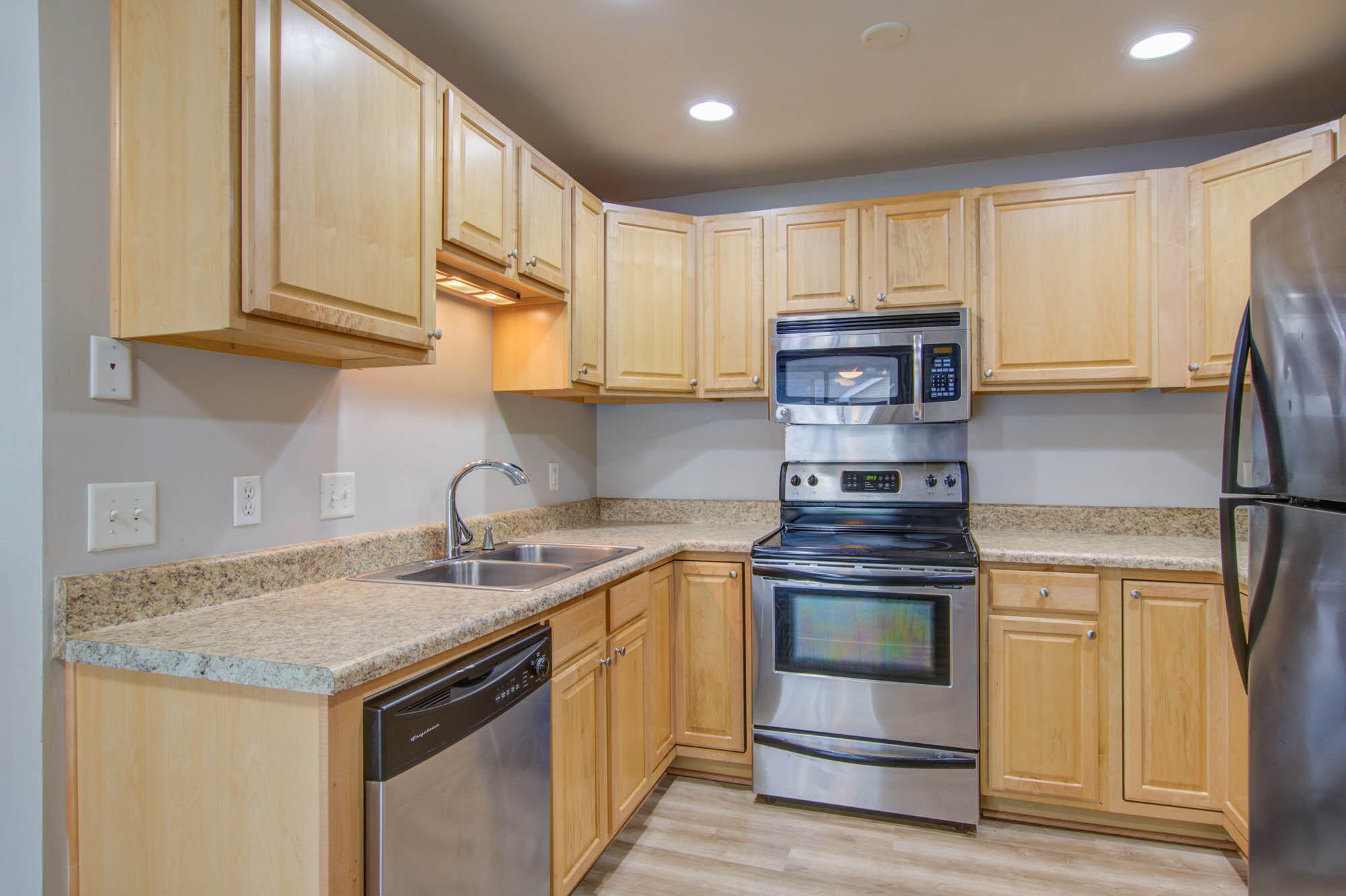 6211 Rolling Fork Road, Unit H North Charleston, SC 29406 - Photo 8 of 22 6211 (11)