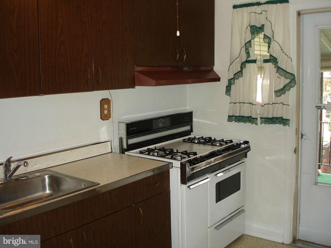 1904 Jasmine Road Baltimore, MD 21222 - Photo 11 of 30 Kitchen