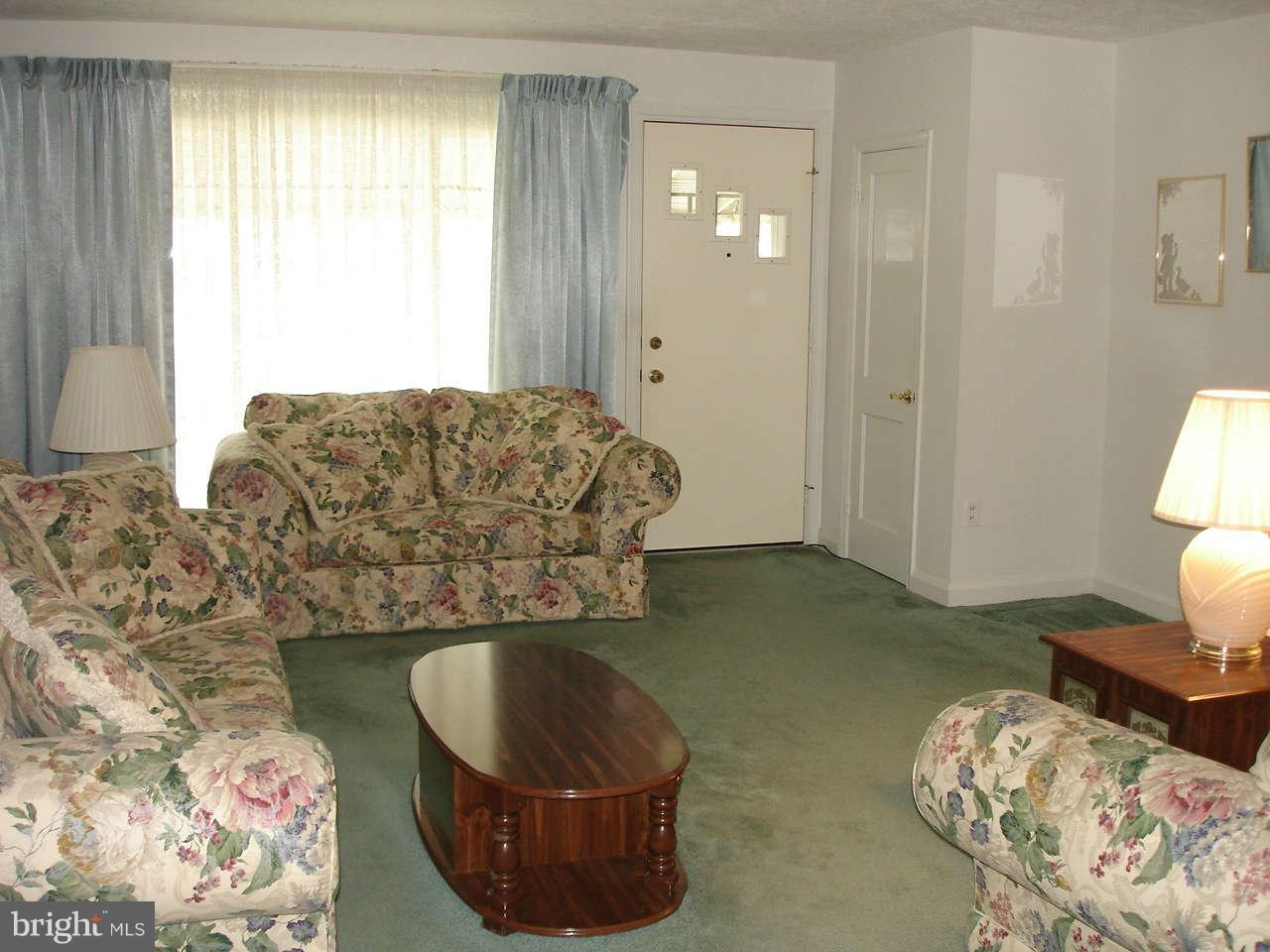 1904 Jasmine Road Baltimore, MD 21222 - Photo 6 of 30 Living Room